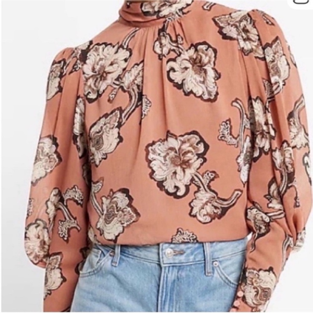 LAST CHANCE❗️ Express Peach Floral Mock Neck Blouse